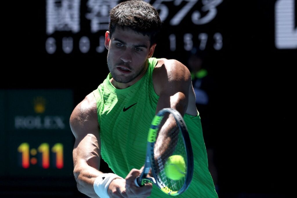 Carlos Alcaraz avanza a la siguiente ronda del Abierto de Australia