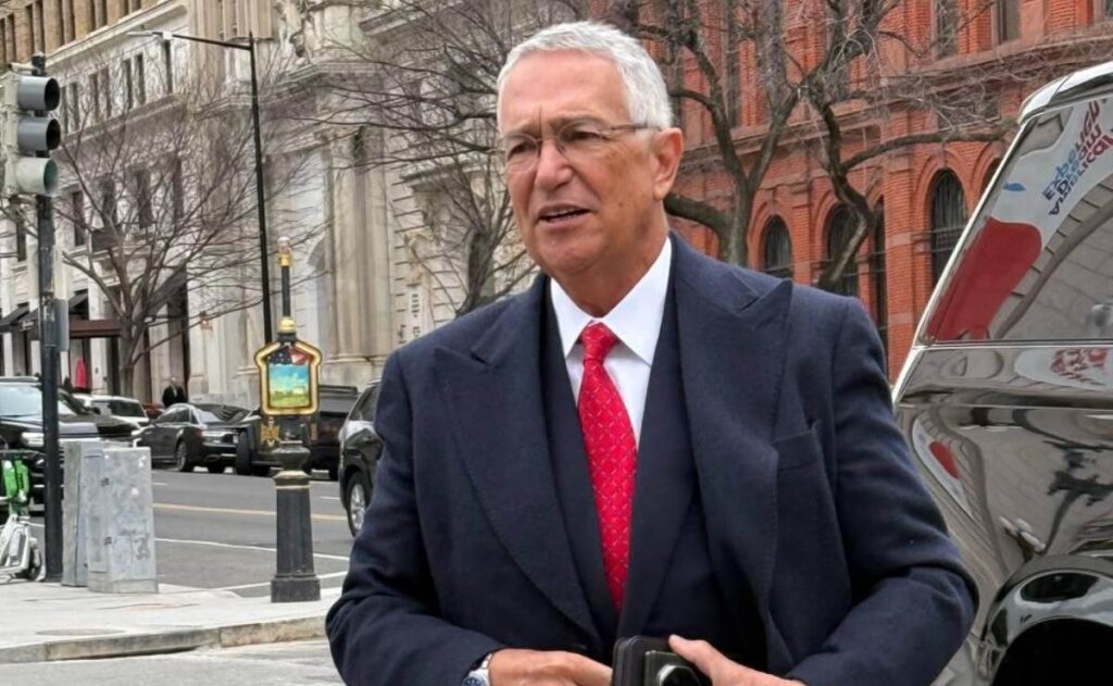 Salinas Pliego paga más de 32 mil millones al SAT en 18 plazos