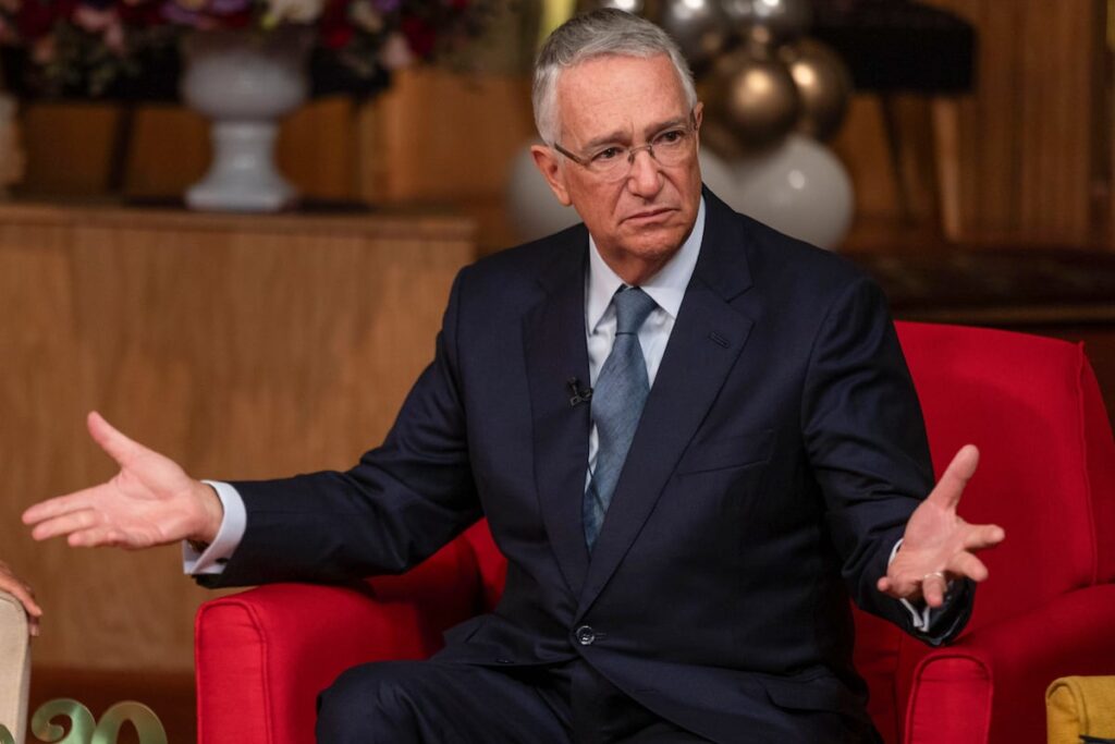 Salinas Pliego promete un pago de más de 30,000 millones para cerrar sus deudas