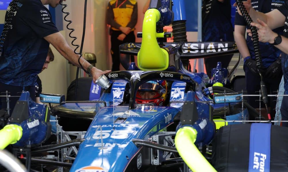 Carlos Sainz domina los test de Baréin con 77 vueltas