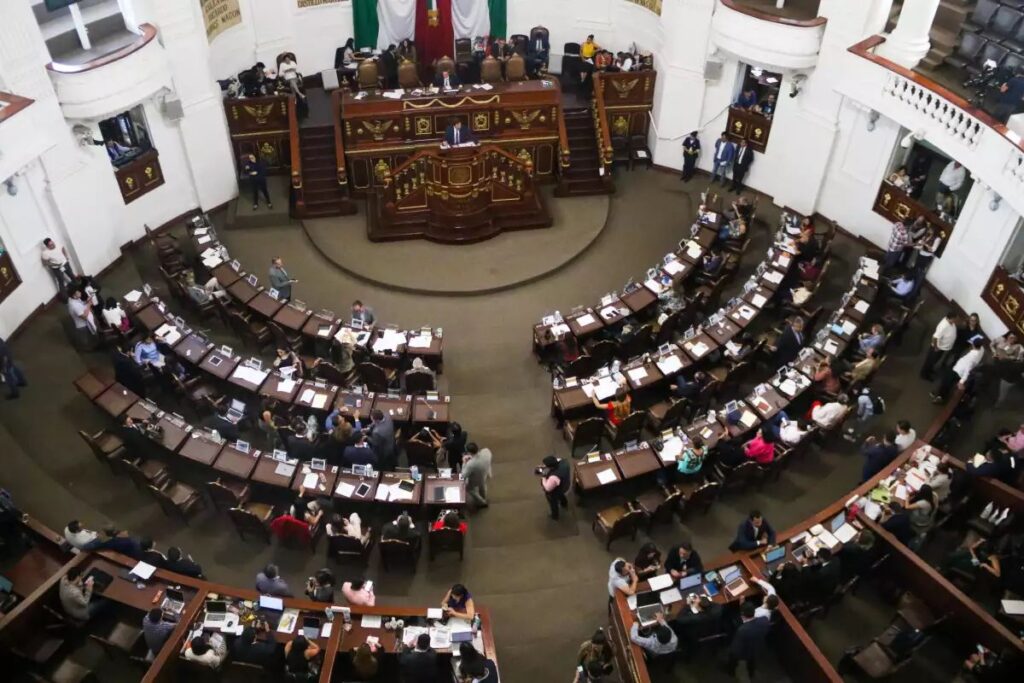 PAN denuncia a Morena por obstruir el debate en la Ciudad de México