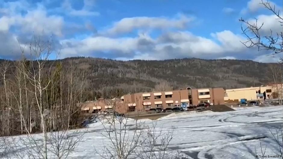 Tragedia en escuela canadiense deja decenas de víctimas