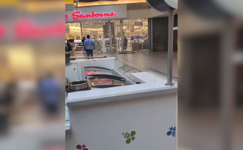 Atracan tienda Sanborns en plaza Patriotismo