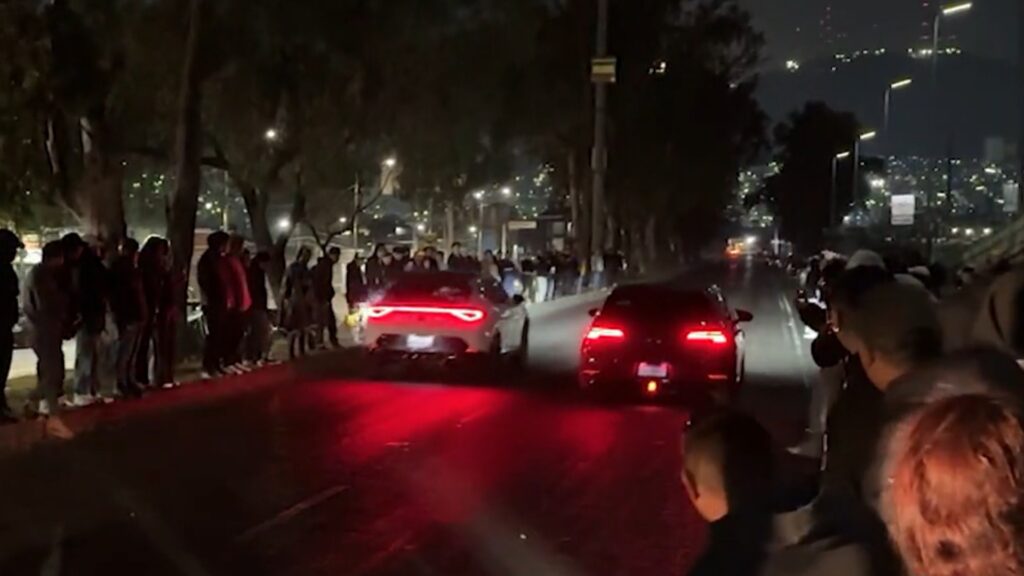 Autos Asegurados por Arreglones Cerca de Plaza Oasis en CDMX
