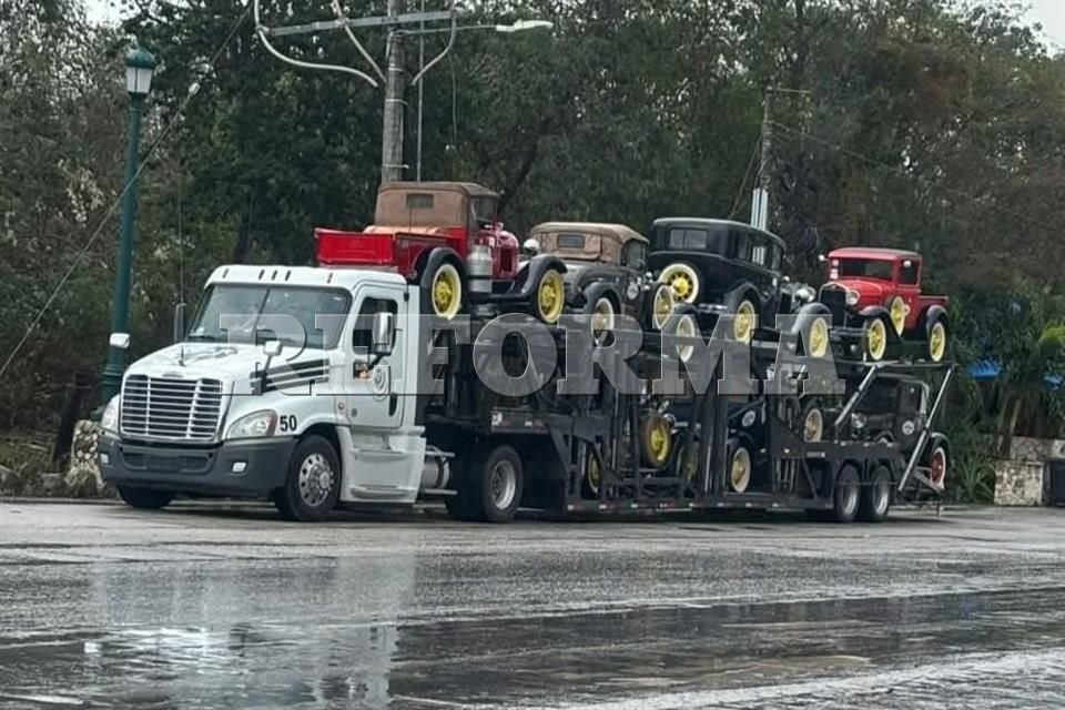 Autos clásicos robados en Puebla son recuperados en paraje
