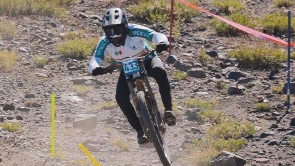Beto Jáquez deslumbra en Mundial Master de Downhill con cuarto lugar