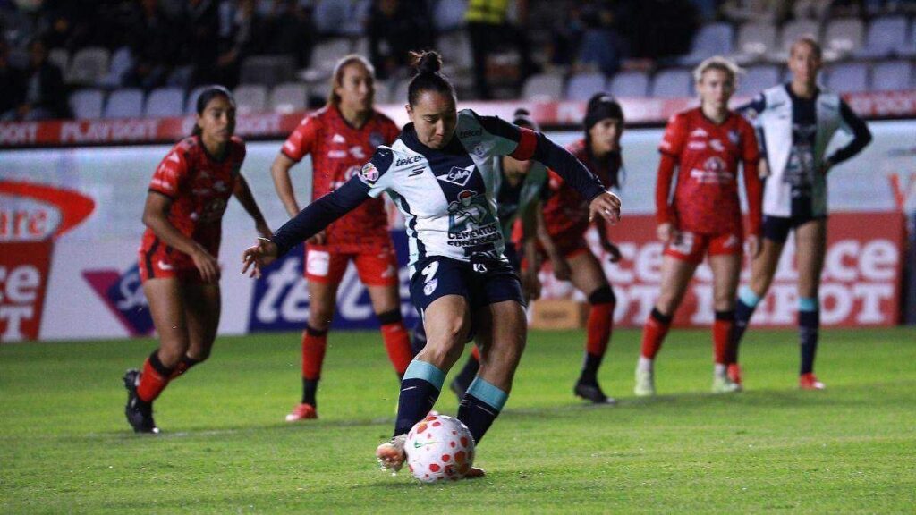 Charlyn Corral busca empatar a Alicia Cervantes en goles de la Liga MX Femenil