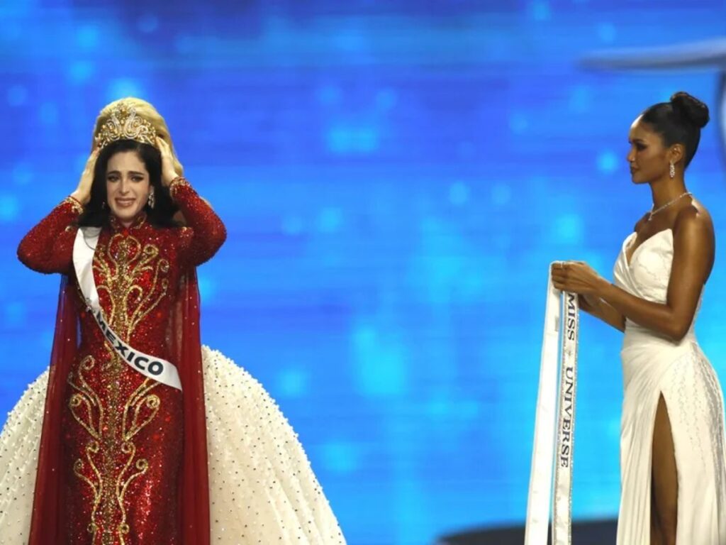 Fátima Bosch lucha por su título de Miss Universo
