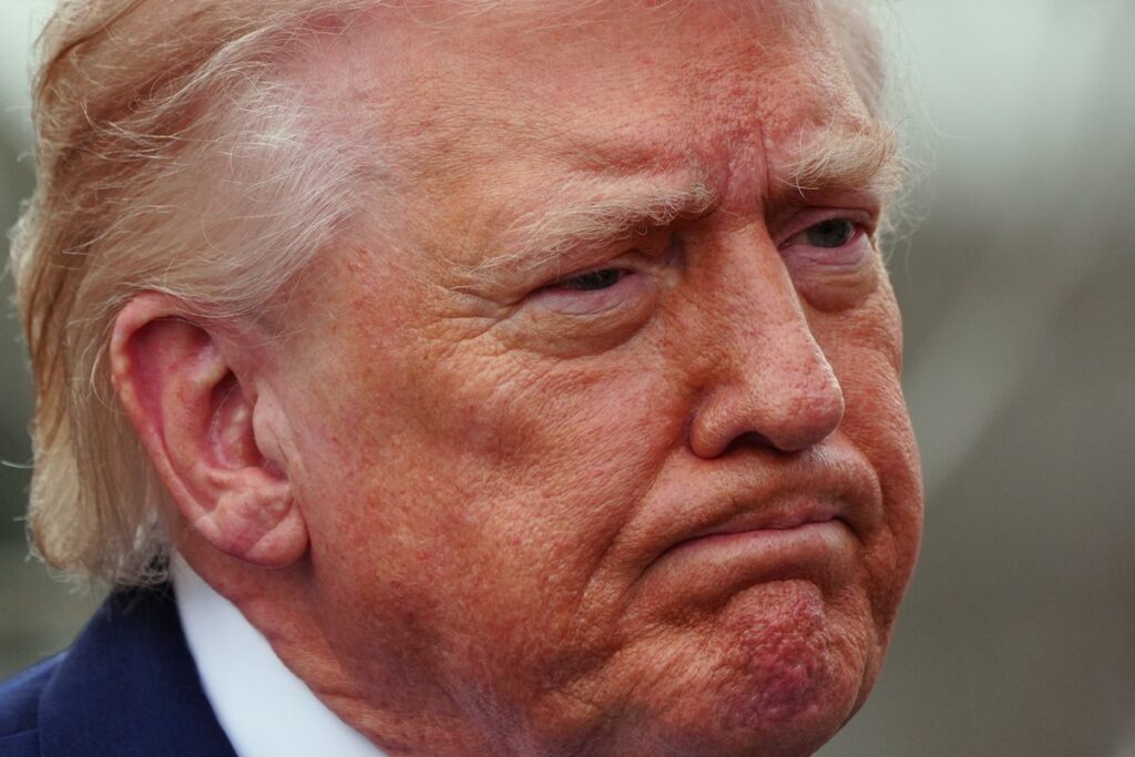 Trump enfrenta aislamiento y falta de control tres semanas tras iniciar la guerra con Irán