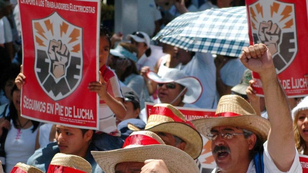 Extrabajadores de Banobras, LyFC e Indep buscan amparos contra la reforma de Pensiones Doradas