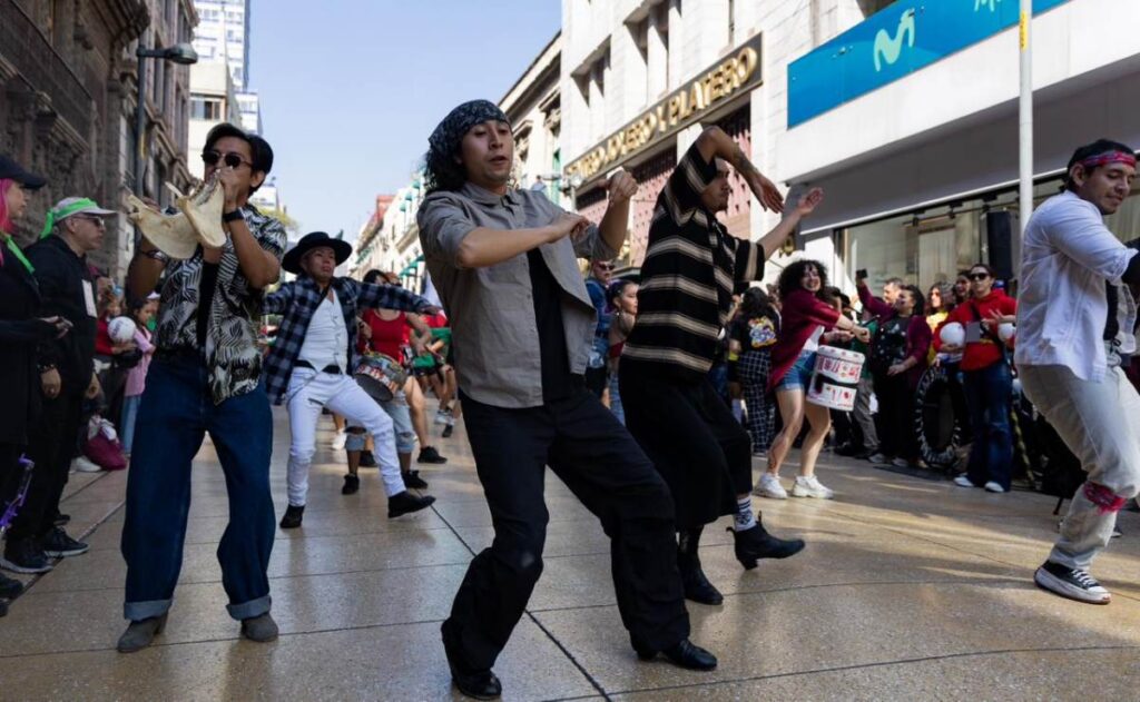Gran espectáculo de danza en el Zócalo por el Día de la Danza
