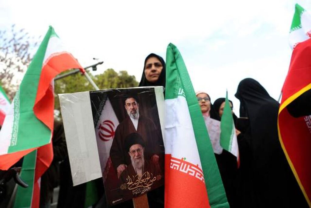 Irán se proclama triunfador y anuncia control en el Estrecho de Ormuz