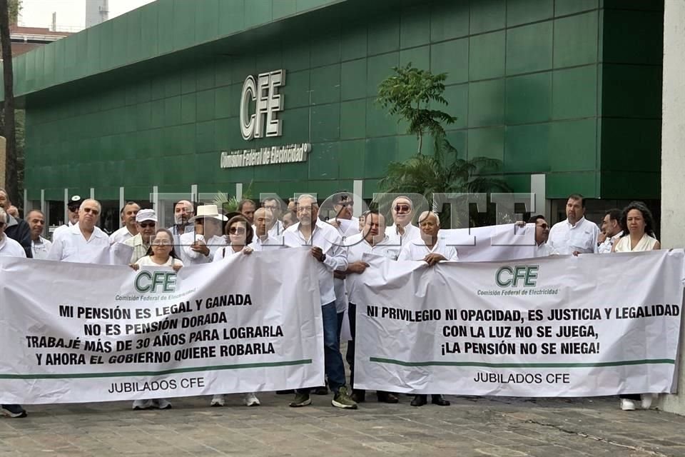 Manifestación por pensiones justas en la CFE