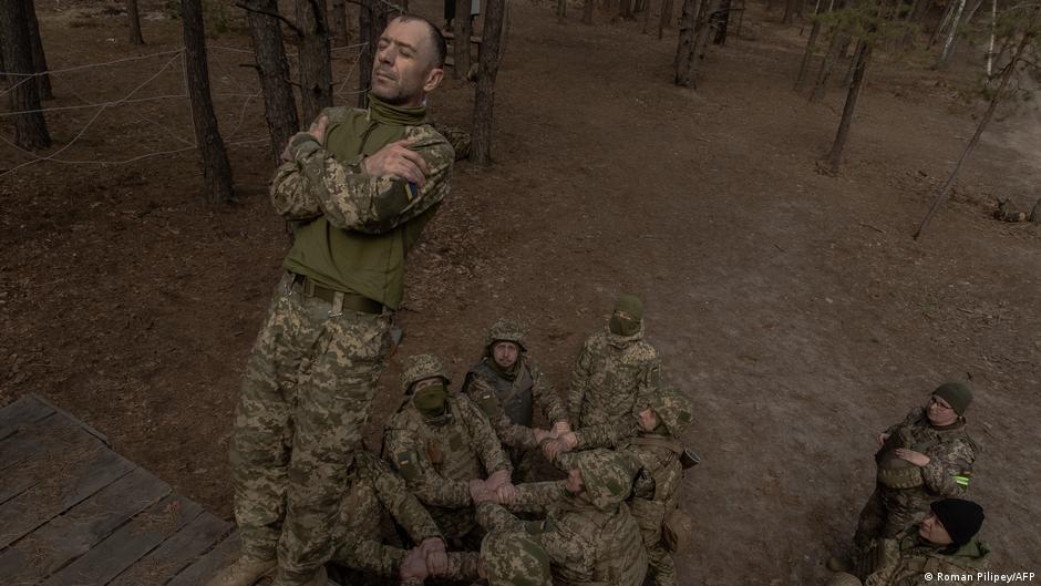 ¿Ucrania enfrenta escasez de soldados en su lucha contra Rusia?