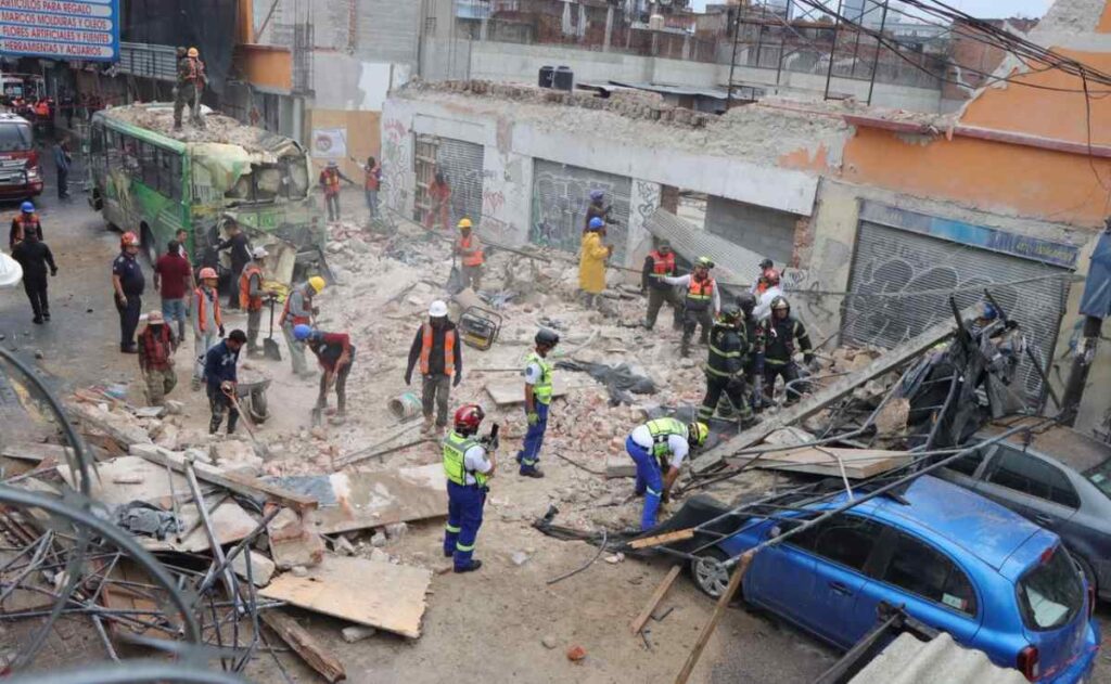 Derrumbe en el Centro Histórico deja cuatro heridos