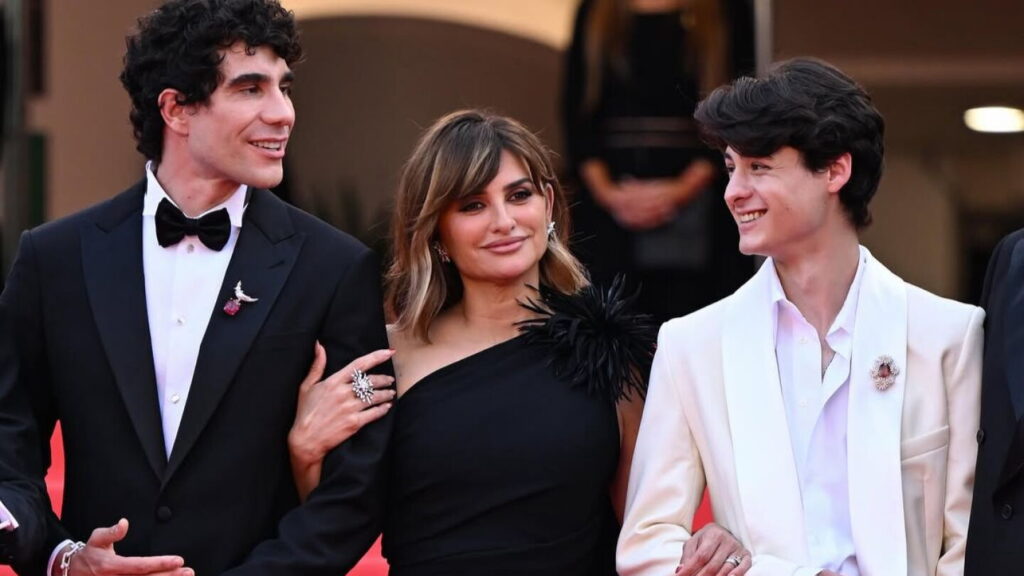 La bola negra brilla en Cannes con una ovación de 20 minutos