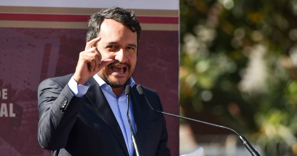 López Beltrán se despide de Morena para postularse como diputado federal