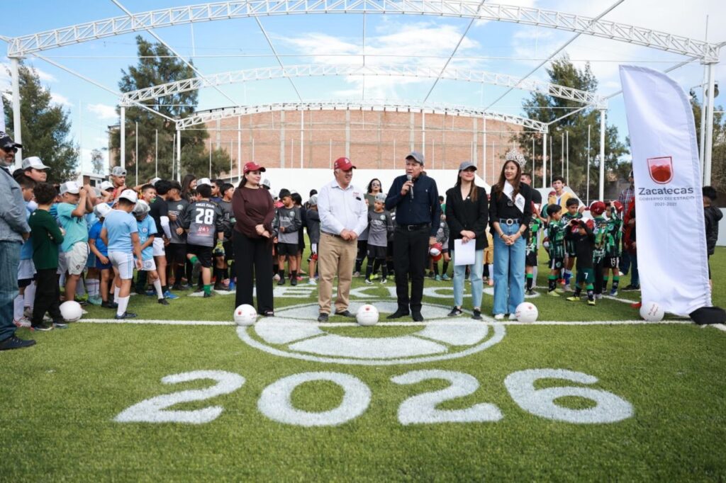 Rehabilitan y construyen canchas para el deporte