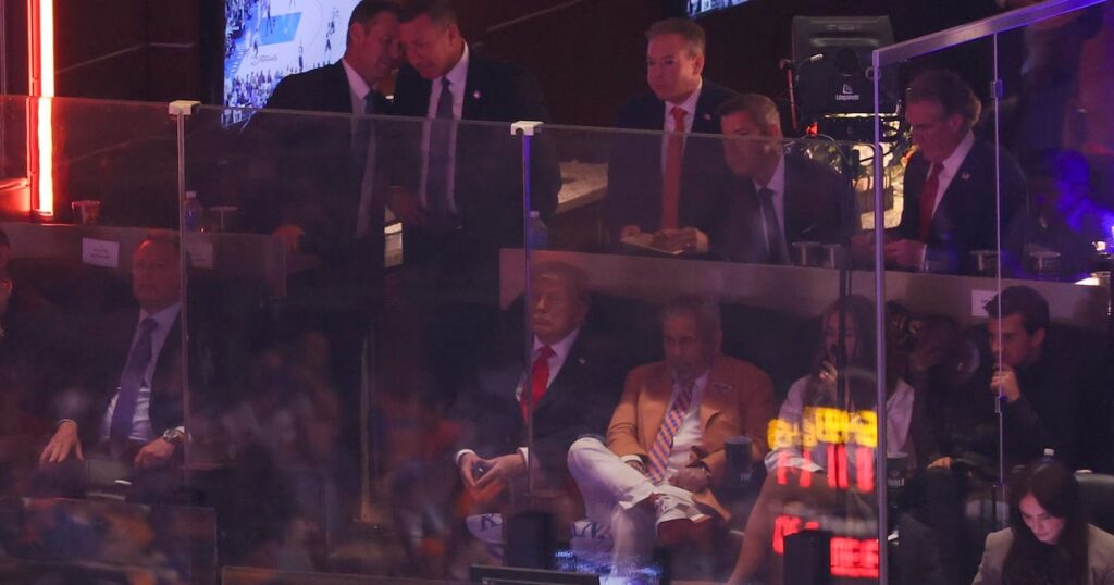 Buches y aclamaciones: La presencia de Trump en la Final de la NBA