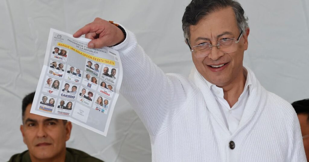 Petro cuestiona resultados del preconteo a favor de De la Espriella