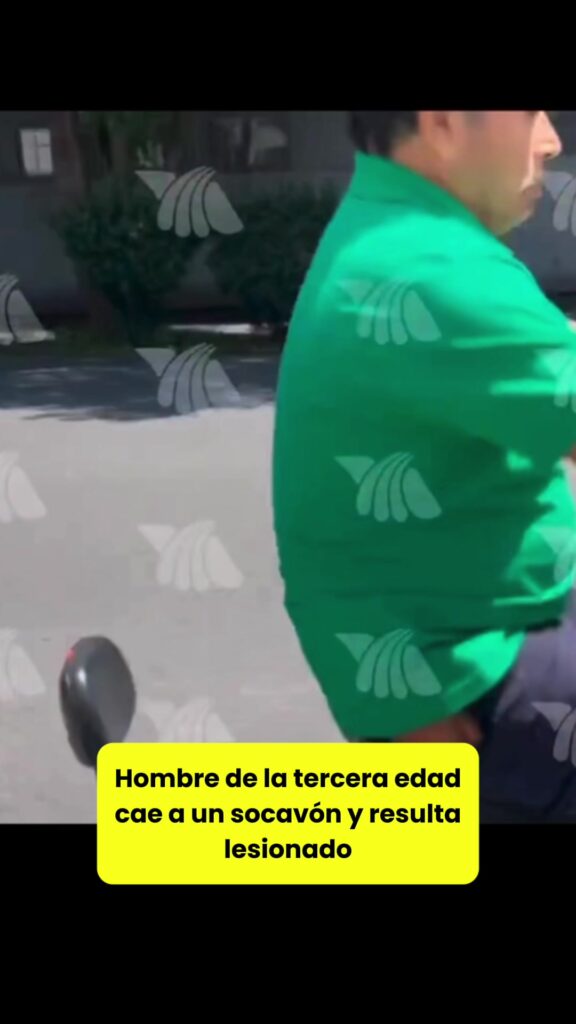 @elhilomx Captan el momento justo en el que un hombre de la tercera edad cae a u…