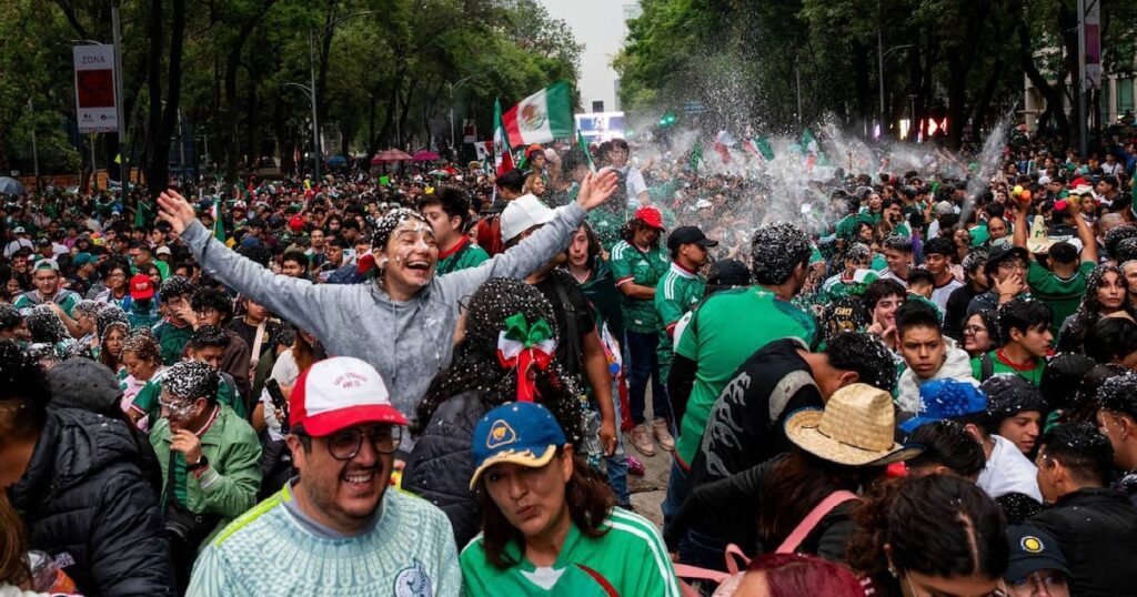 Celebraciones del México vs. Inglaterra en CDMX provocan fracturas y lesiones