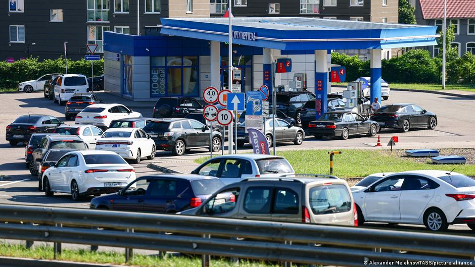 Colas interminables por gasolina en Rusia