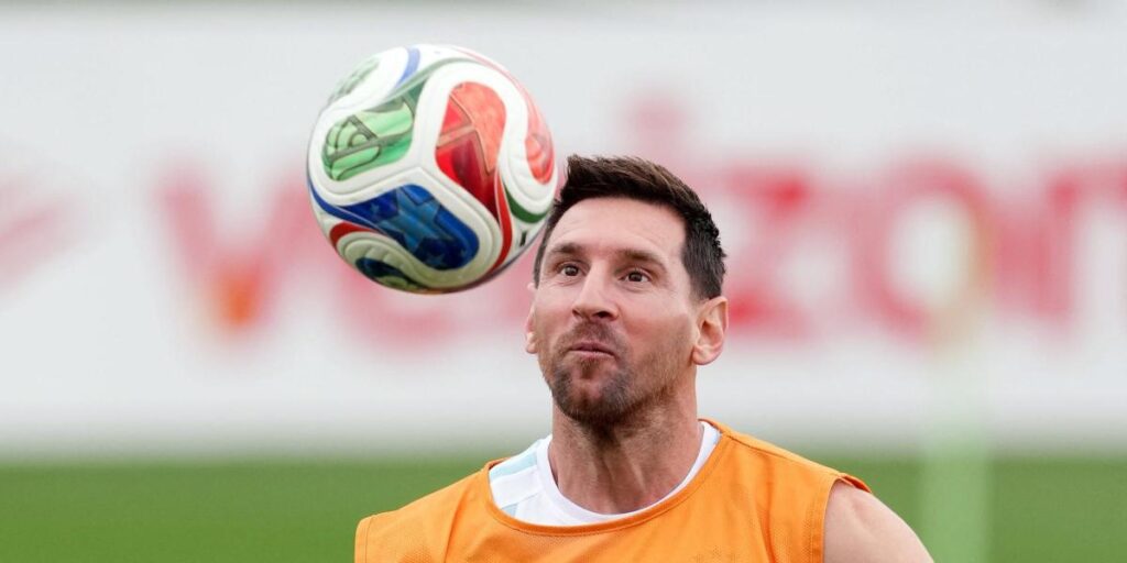 Cuatro hábitos de futbolistas que mejoran su rendimiento laboral