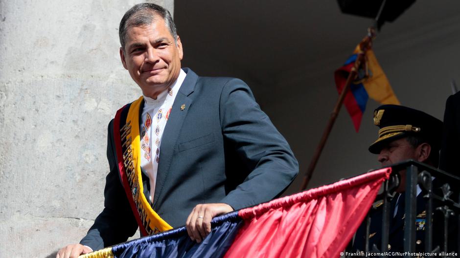 Ecuador prohíbe al partido correísta Amigo