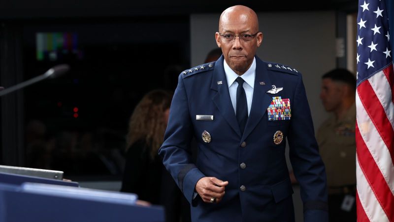 Exgeneral de Trump denuncia la politización de las fuerzas armadas