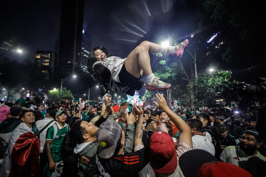 La CDMX celebra con alegría el pase de México a octavos