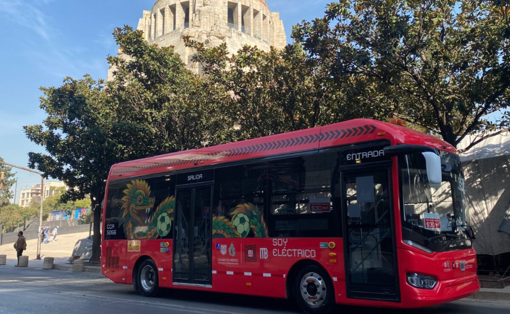 Metrobús ampliará servicio nocturno por partido México vs Inglaterra