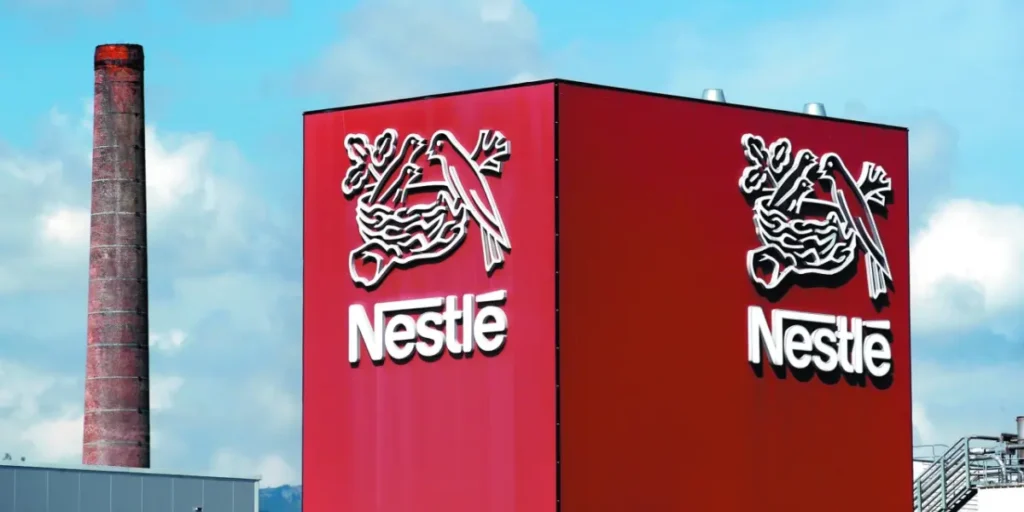 Nestlé cede 50% de su negocio de aguas a Platinum por 3,000 millones de euros
