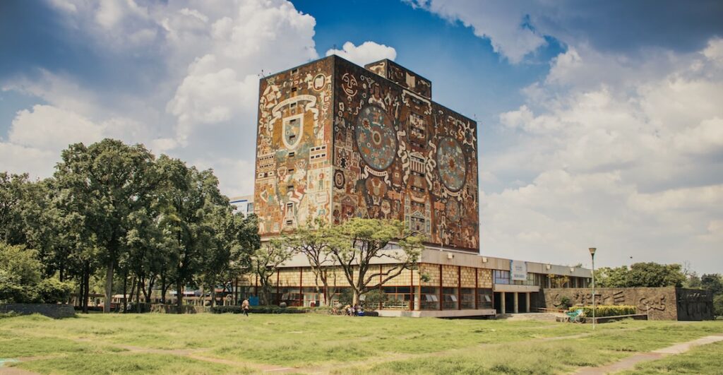 Unam explica futuro del Pase Reglamentado tras suspensión de inscripciones