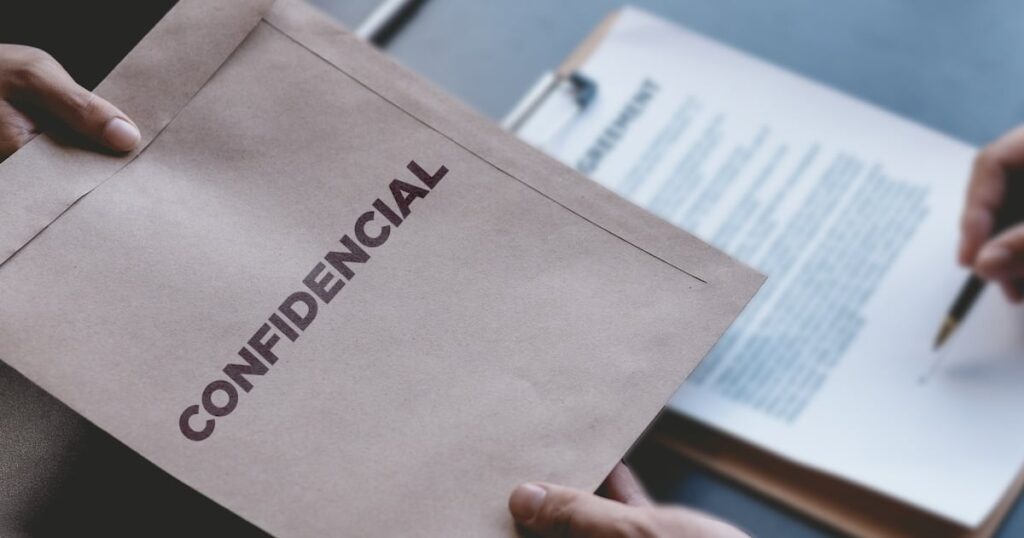 ¿Compartir información de reuniones de seguridad es un delito? Análisis del Código Penal