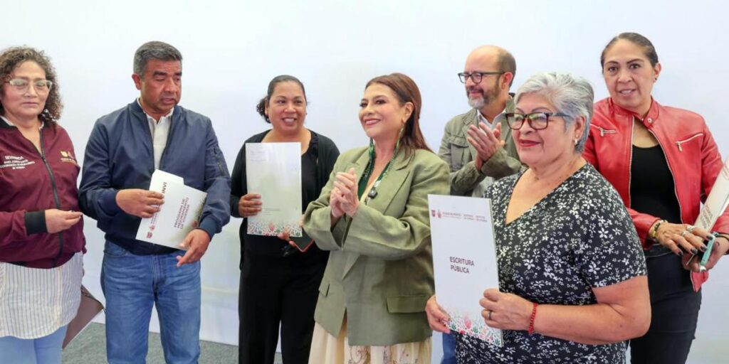 Clara Brugada entrega más de 3,500 acciones de vivienda a comunidades