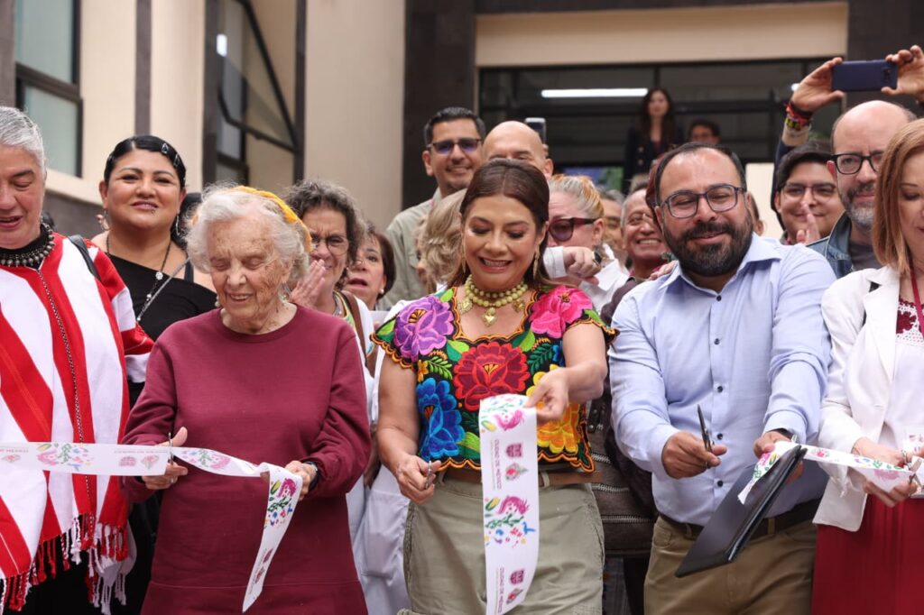 Inauguran Utopía Elena Poniatowska Amor en Coyoacán