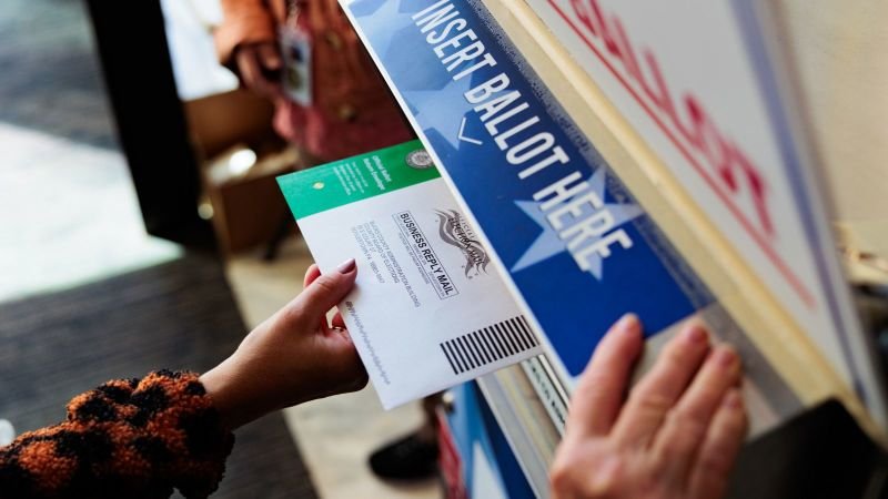 Jueza detiene restricciones al voto por correo del Servicio Postal