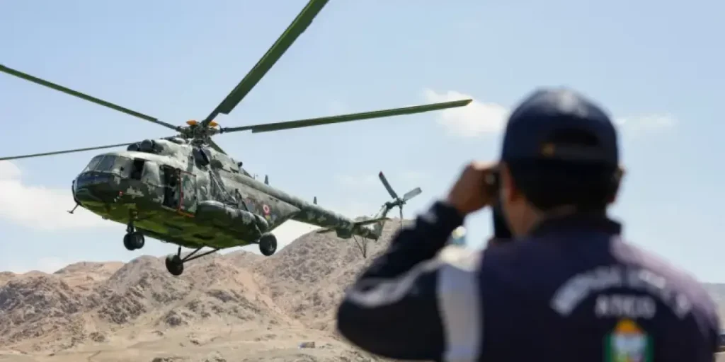 Más de 600 personas evacuadas tras aluvión en carretera peruana