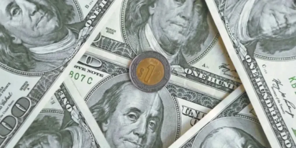 Peso mexicano se mantiene estable ante el dólar ante expectativas de minutas