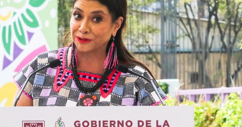 Clara Brugada apoya a jóvenes que promueven arte en plazas públicas