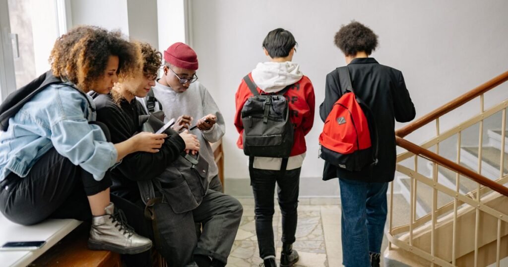 Casilleros en escuelas de CDMX para guardar celulares durante clases