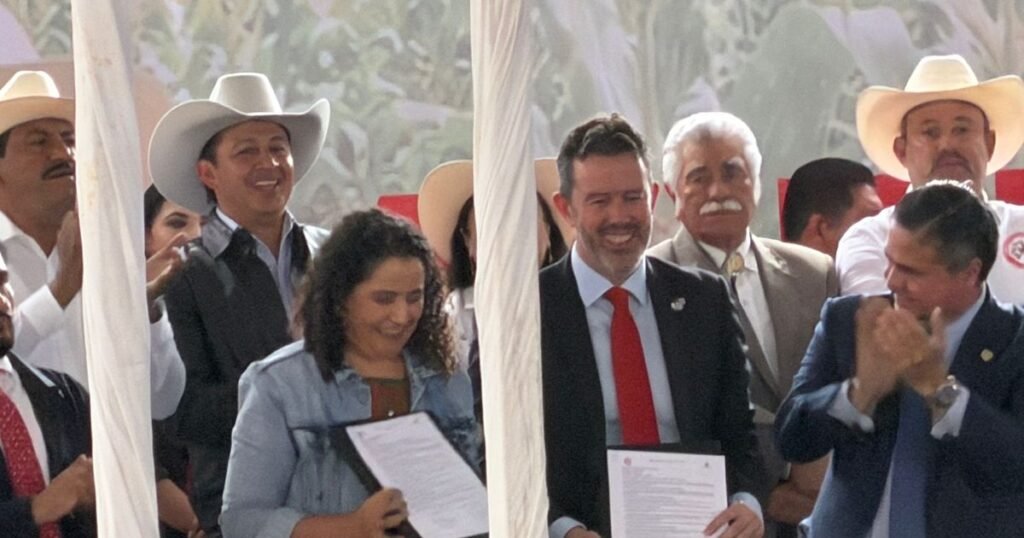 Firman alianza Firman CNC y American Society para fortalecer el campo mexicano
