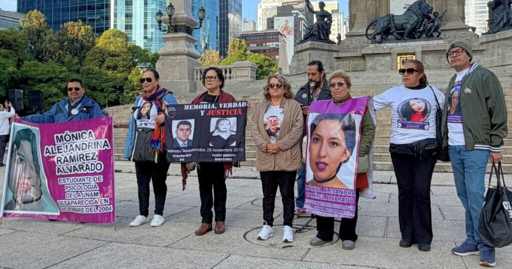 Colectivos marchan en CDMX por el Día Internacional contra Desapariciones