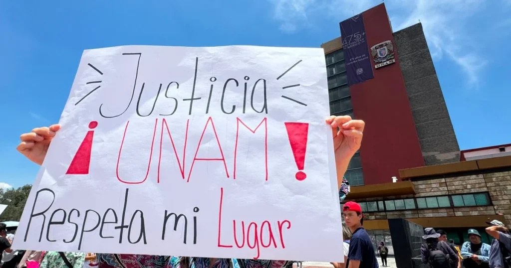 La UNAM enfrenta una de las mayores controversias de su historia reciente: todo lo que sabemos hasta hoy Aspirantes y estudiantes se manifiestan frente a Rectoría de la UNAM por el examen de ingreso 2026