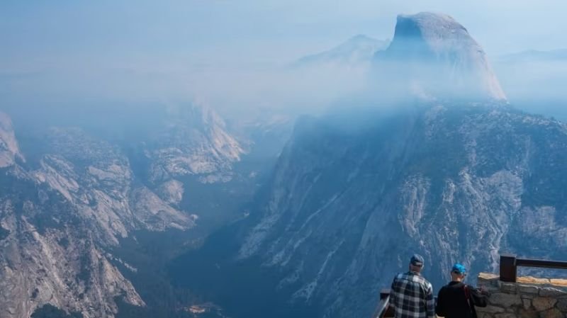 Accidente de helicóptero en Yosemite deja dos fallecidos durante combate de incendio