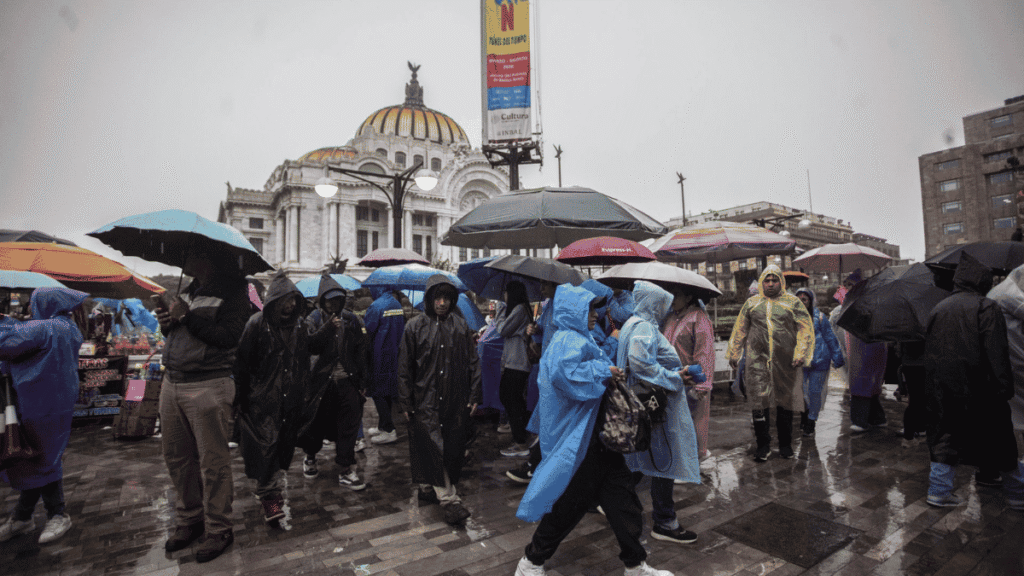 Clima en CDMX: Lluvias y calor este lunes