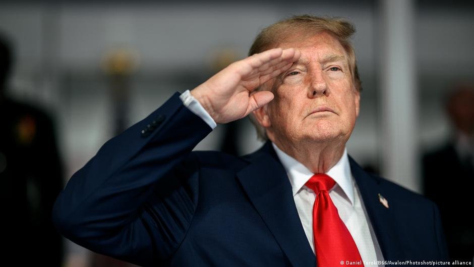 Trump podría frenar la venta de aviones canadienses