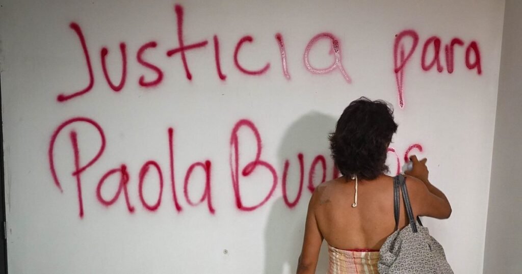 Activistas y víctimas de despojo protestan ante la FGJ