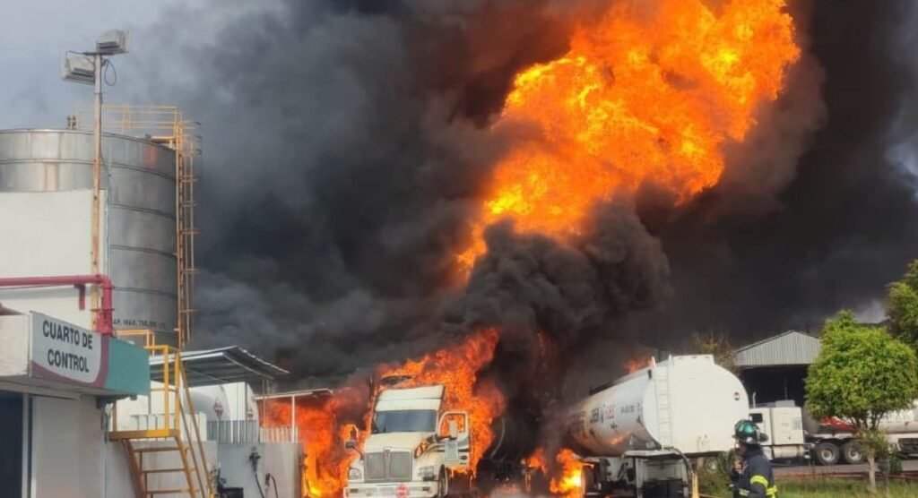 Explosión y fuego en Tlalnepantla causan alarma en la comunidad